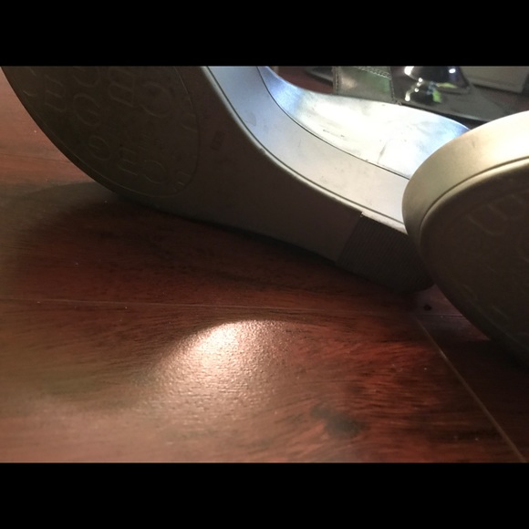 Shoes - Picture 3 of 4